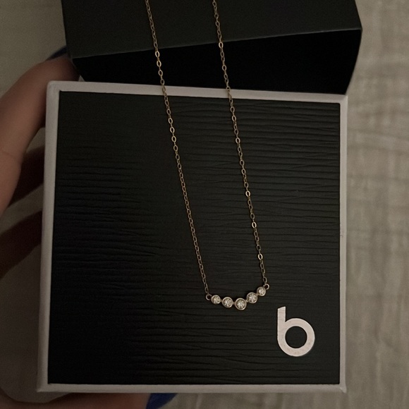 Graduated Pendant Necklace - Picture 5 of 12